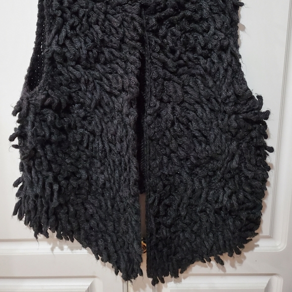 Vest - Picture 6 of 8